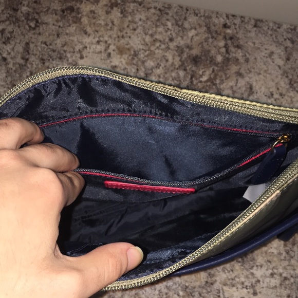 Tommy Hilfiger Army Nylon Crossbody - Picture 11 of 14